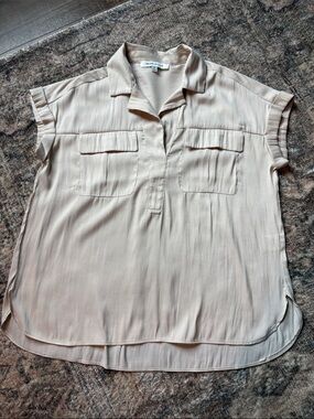 Rose & Olive Neutral Cream Short Sleeve Top